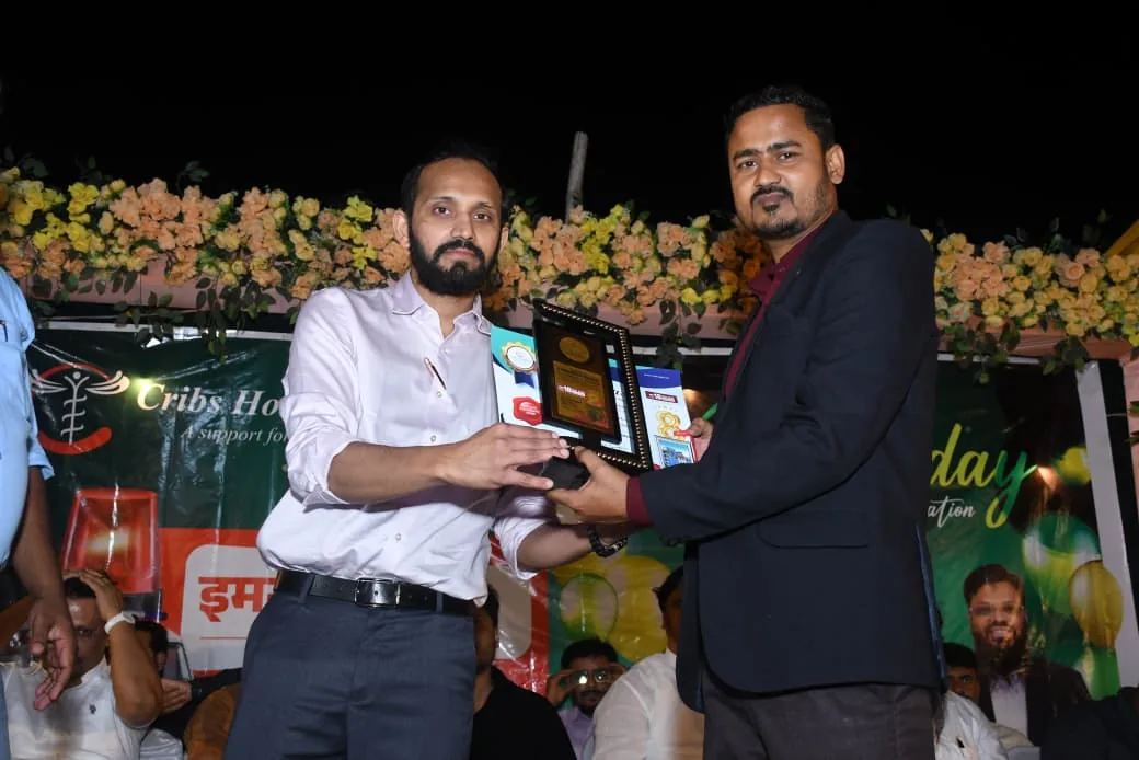 Dr. Abu Ammar Rizvi being felicitated at a Cribs Hospital event